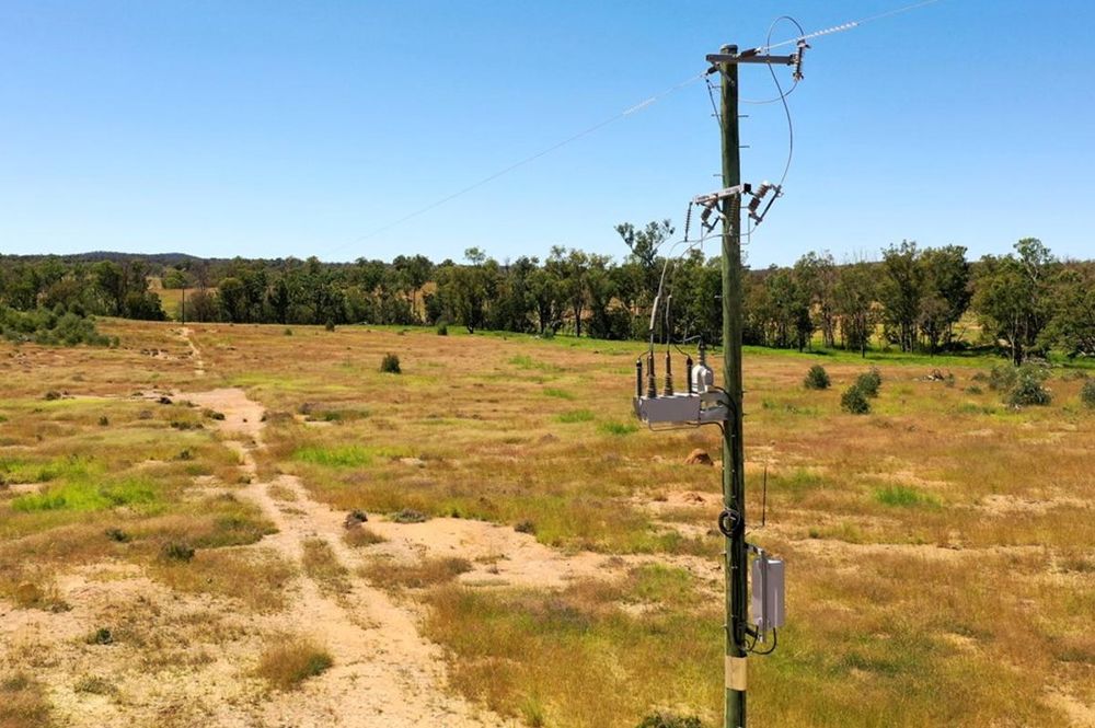 A NOJA Power OSM SWER Recloser with RC-10 Recloser Control installed in Queensland Australia © NOJA Power 2024