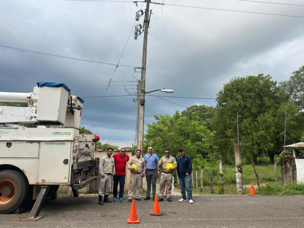 NOJA Power's Jefferson Calderon, with delegates from CFE and EPRECSA at the first 3 phase EcoLink installation.