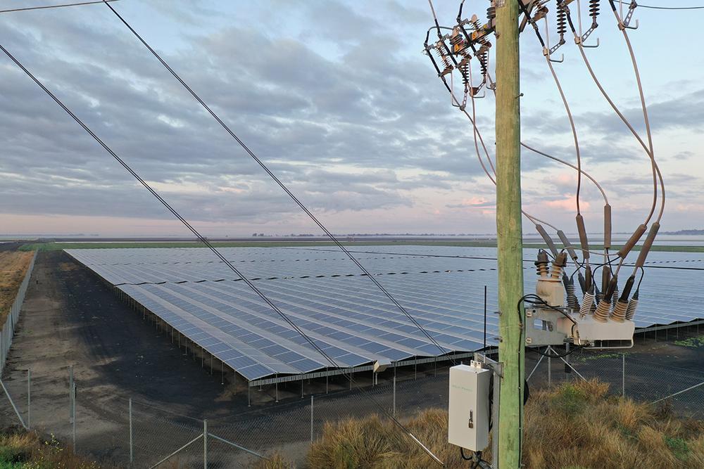 A nearby NOJA Power OSM Recloser connecting another Solar Farm to the Distribution Grid © NOJA Power 2022