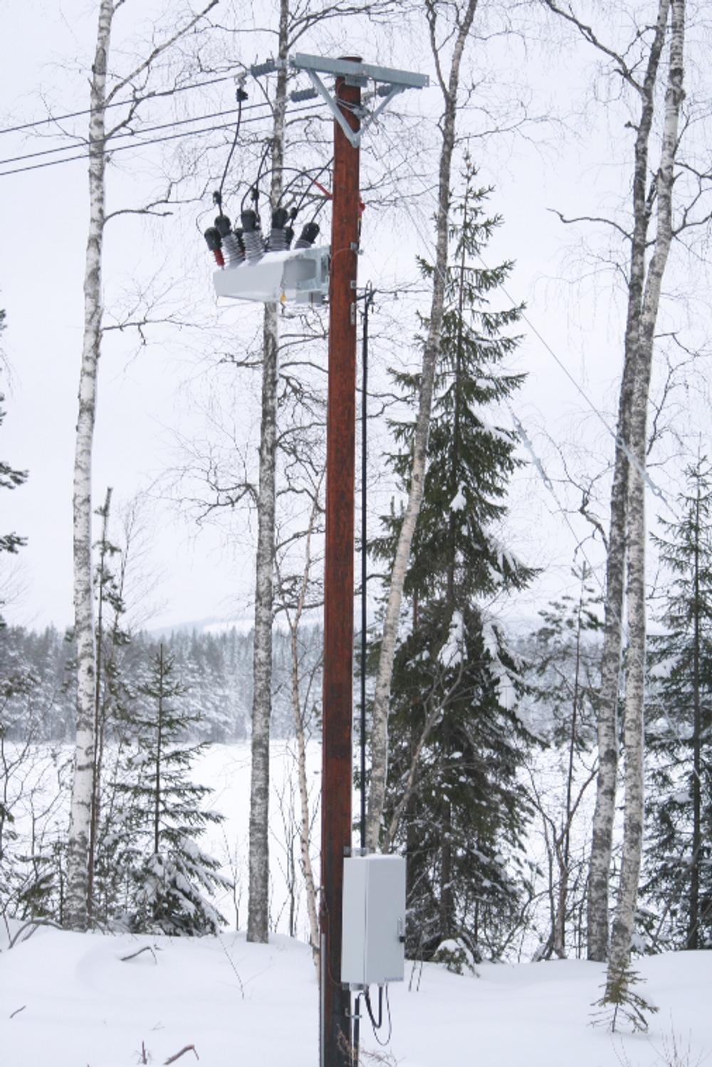 NOJA Power OSM Recloser installation in Sweden under sub zero temperatures, surrounded by snow and snow covered trees