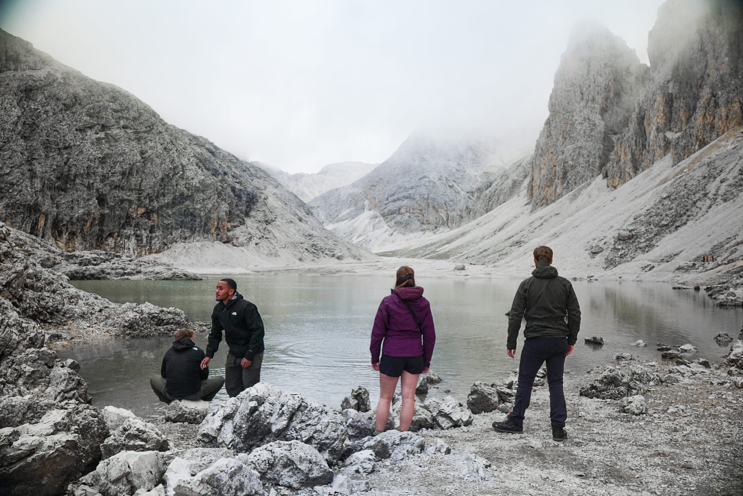 Hikers infront of Lago Di Antermoia
