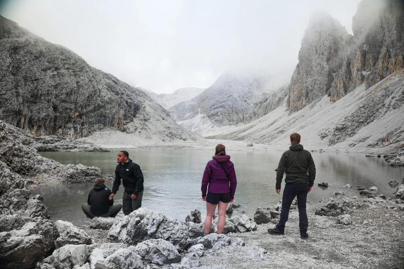 Hikers infront of Lago Di Antermoia