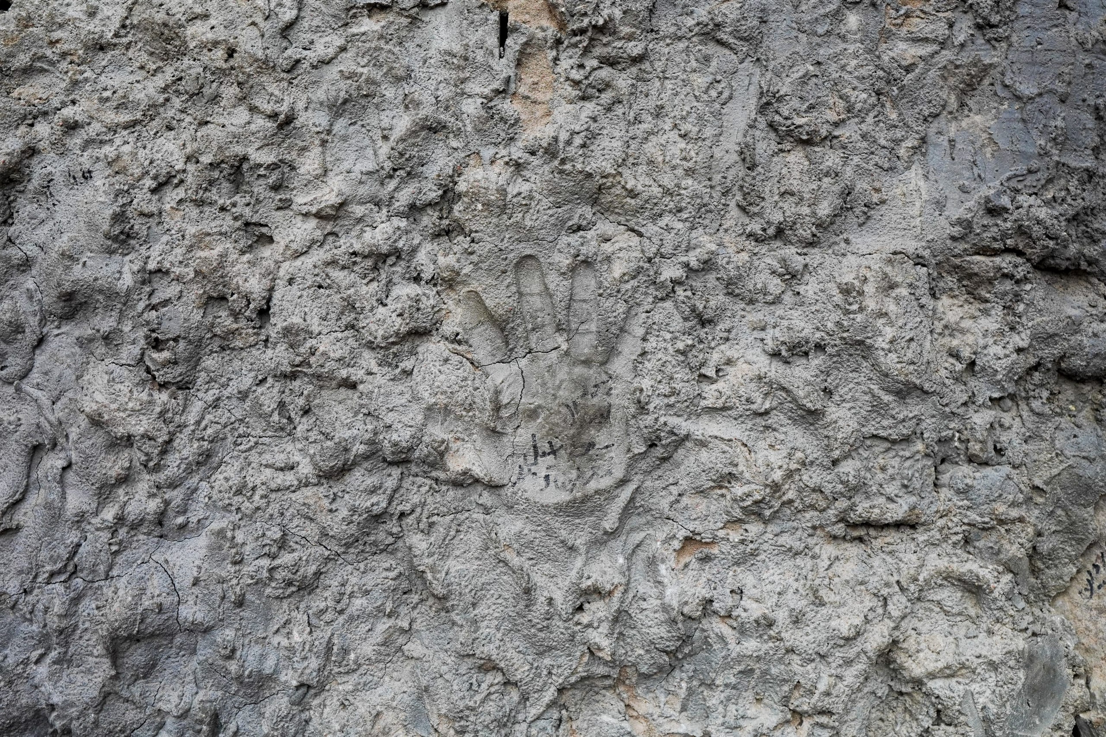 A hand imprint in the rock face of the cave of Uhud