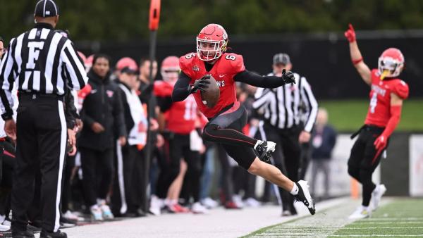 Youngstown State WR Luke Hensley steps out of bounds after a pass play