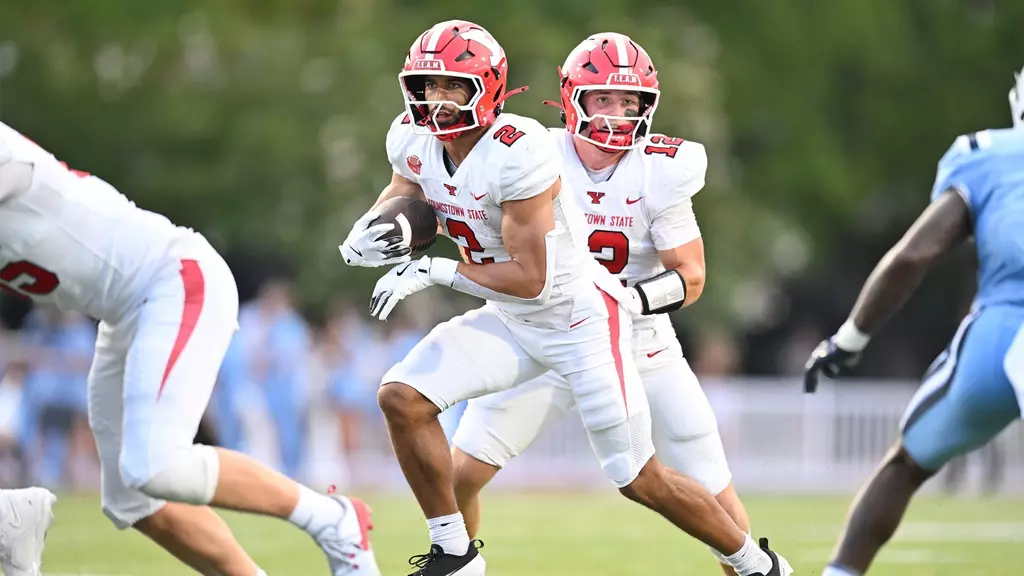 Youngstown State RB Ethan Wright receives a handoff