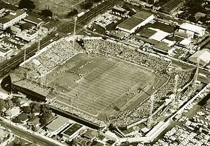 Honolulu Stadium hosting a football game