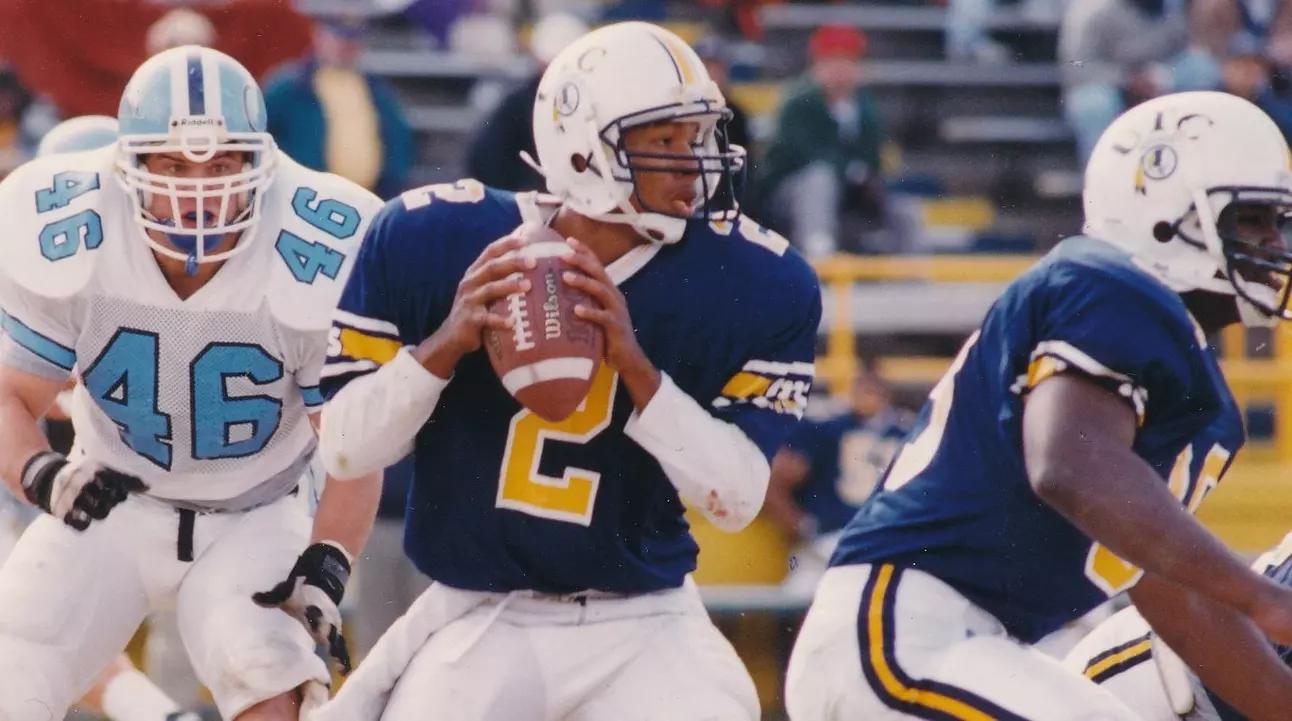 Chattanooga Hall-of-Fame quarterback Kenyon Earl (1991-94)