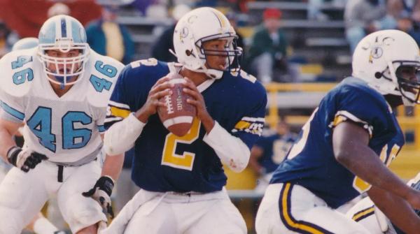 Chattanooga Hall-of-Fame quarterback Kenyon Earl (1991-94)