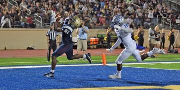 Charleston Southern’s Ja’Rell Smith catches a 19-yard touchdown pass against Hampton on Oct. 16.
