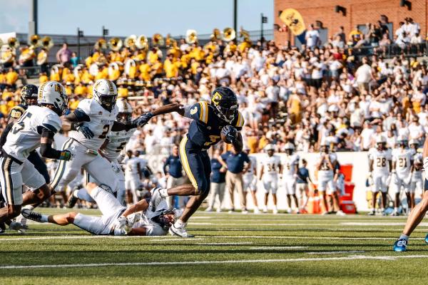 ETSU RB Devontae Houston breaks free against Murray State