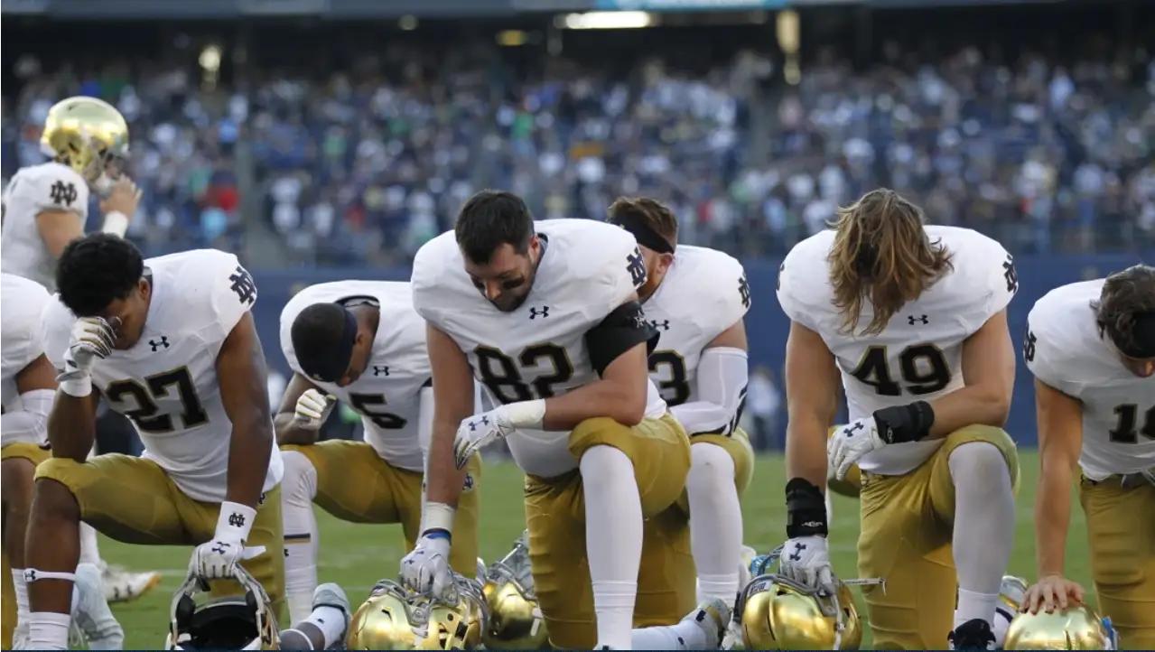 Notre Dame Players Involved In Pre-Game Prayer