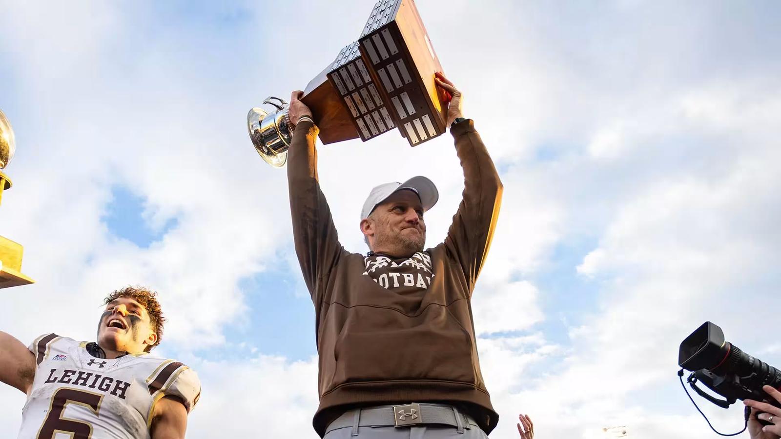 Kevin Cahill raises trophy above his head