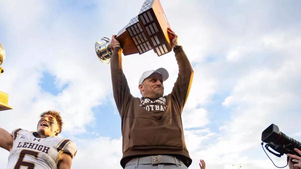 Kevin Cahill raises trophy above his head