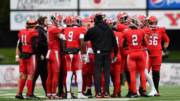 Youngstown State in a huddle against South Dakota State