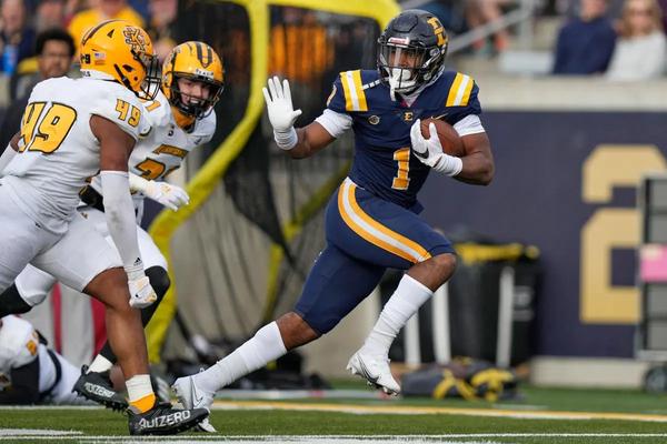 East Tennessee State running back Quay Holmes scores a touchdown against Kennesaw State