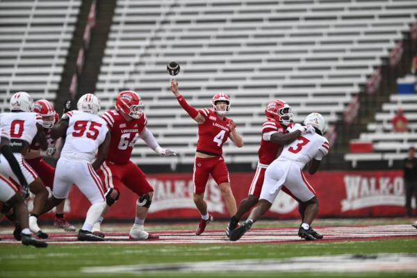 QB Walker Howard throws a pass in the Vermilion and White Spring Game at Cajun Field