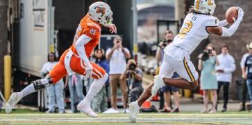 Chattanooga WR Jamoi Mayes catches a pass during a game against Mercer in 2022