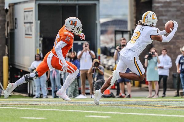 Chattanooga WR Jamoi Mayes catches a pass during a game against Mercer in 2022