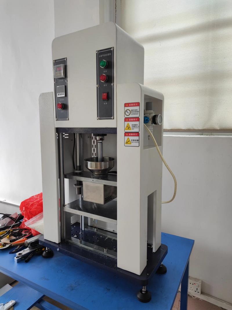 Pneumatic Small Vertical Injection Molding Machine 