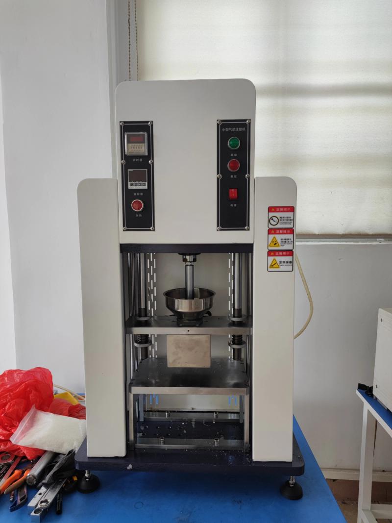 Pneumatic Small Vertical Injection Molding Machine 