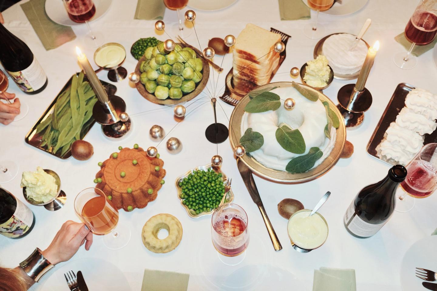 Christmastable with villbrygg non alcoholic drinks 