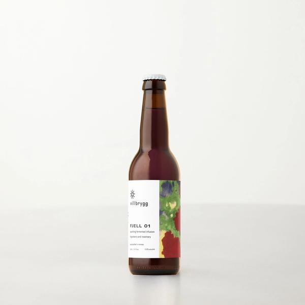 En flaske med FJELL alkoholfri drikk