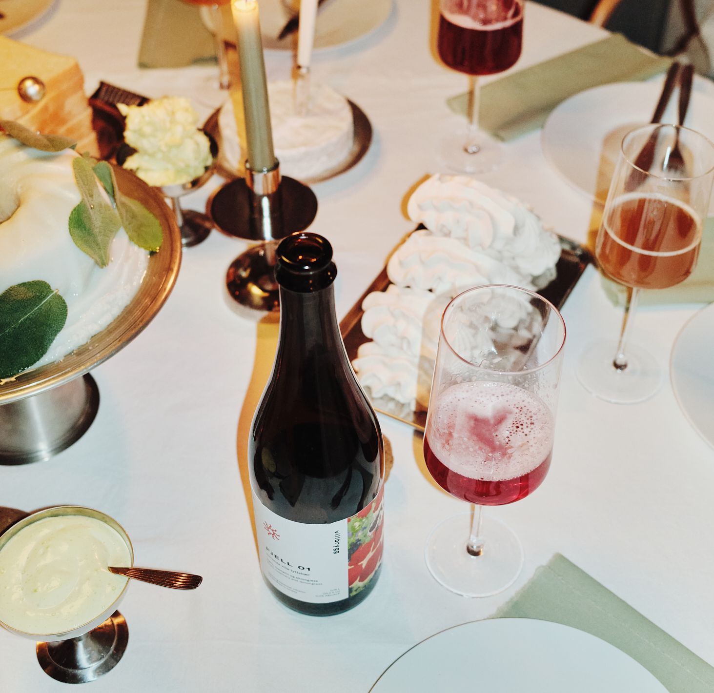 Alkoholfrie drikken FJELL fra Villbyrgg passer perfekt til julemiddagen