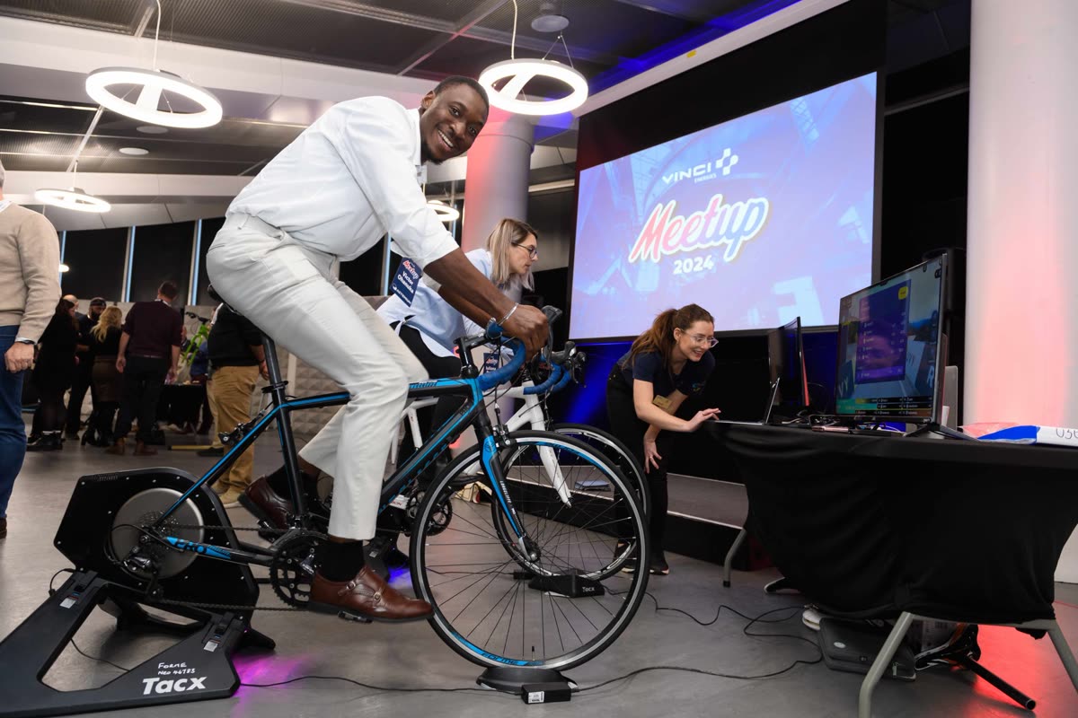 The VINCI team building bikes at their 2024 meet up