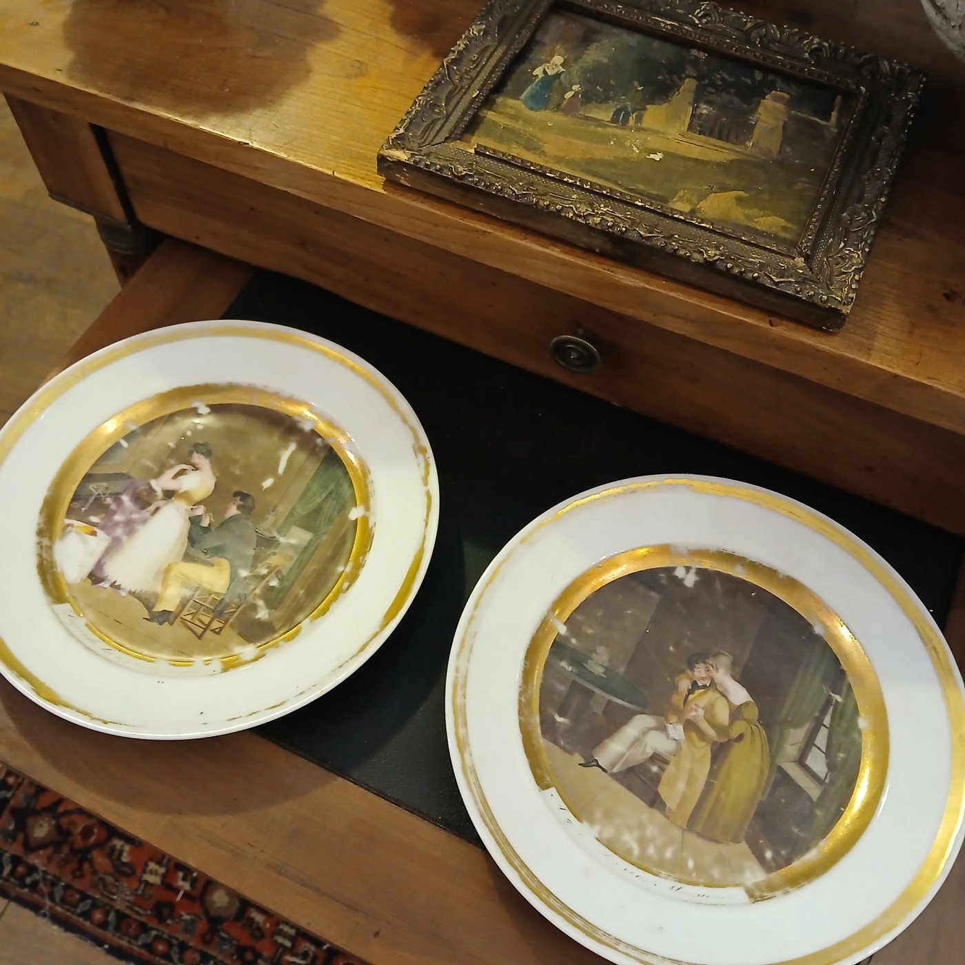 Paire d'assiettes en porcelaine