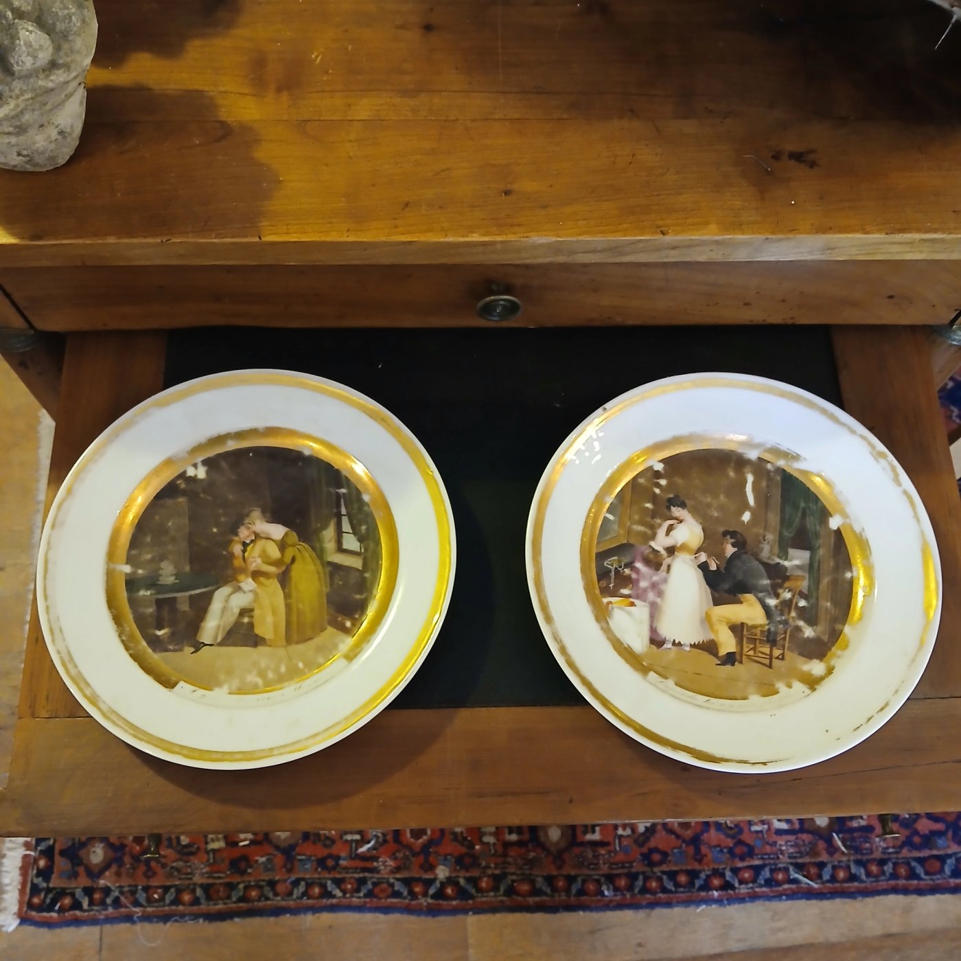 Paire d'assiettes en porcelaine