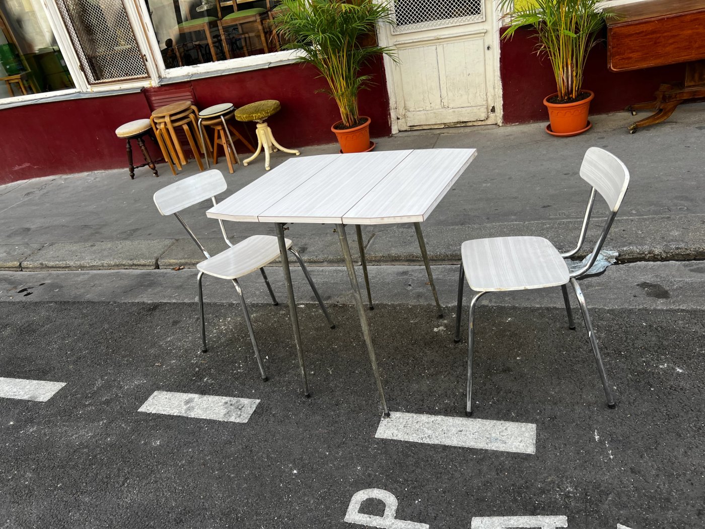Table et chaises formica