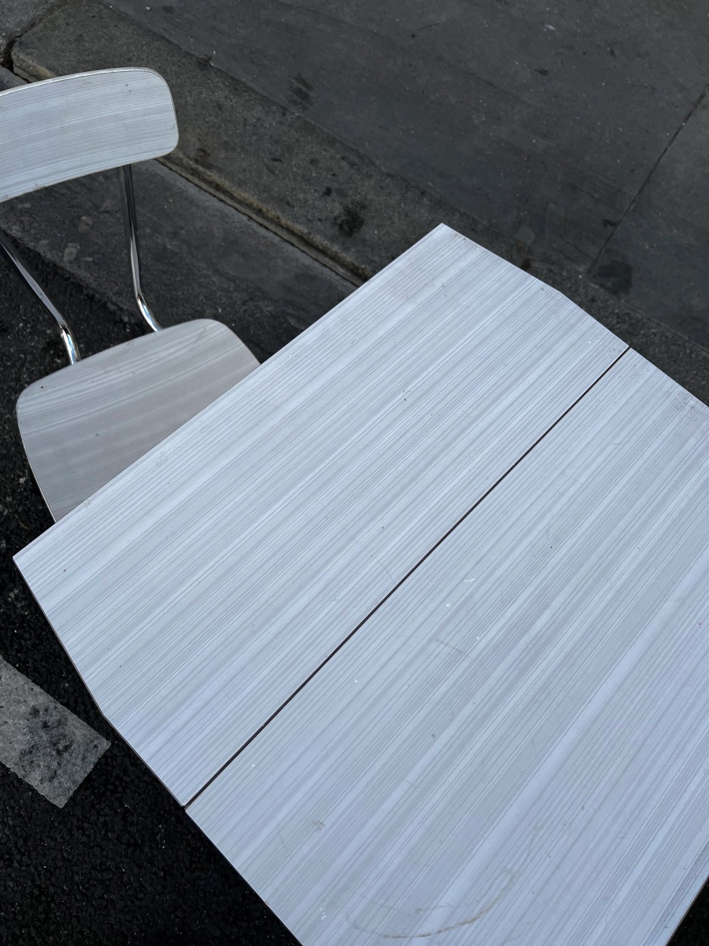 Table et chaises formica