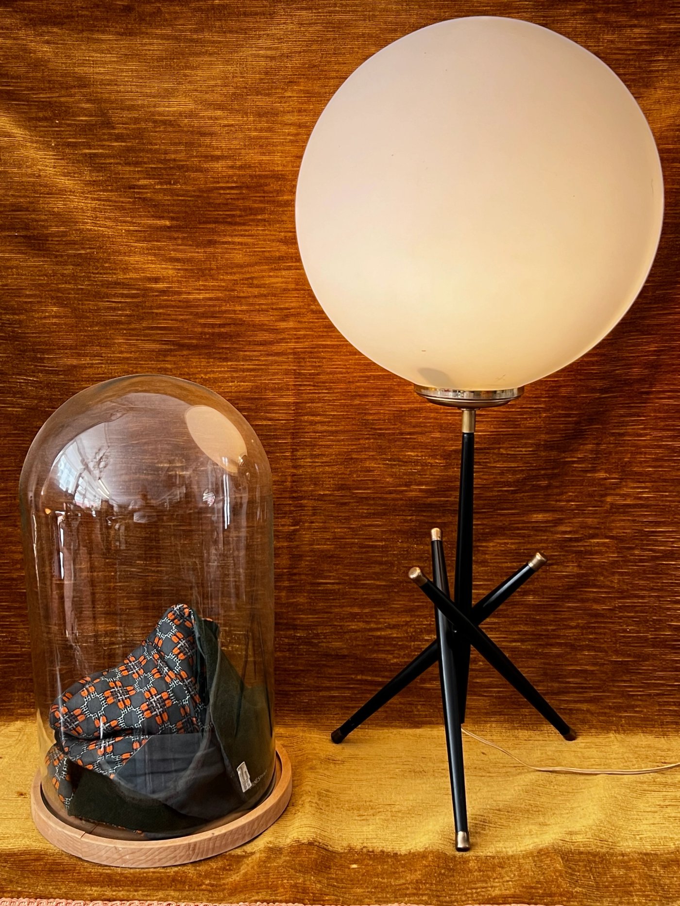Lampe boule tripode