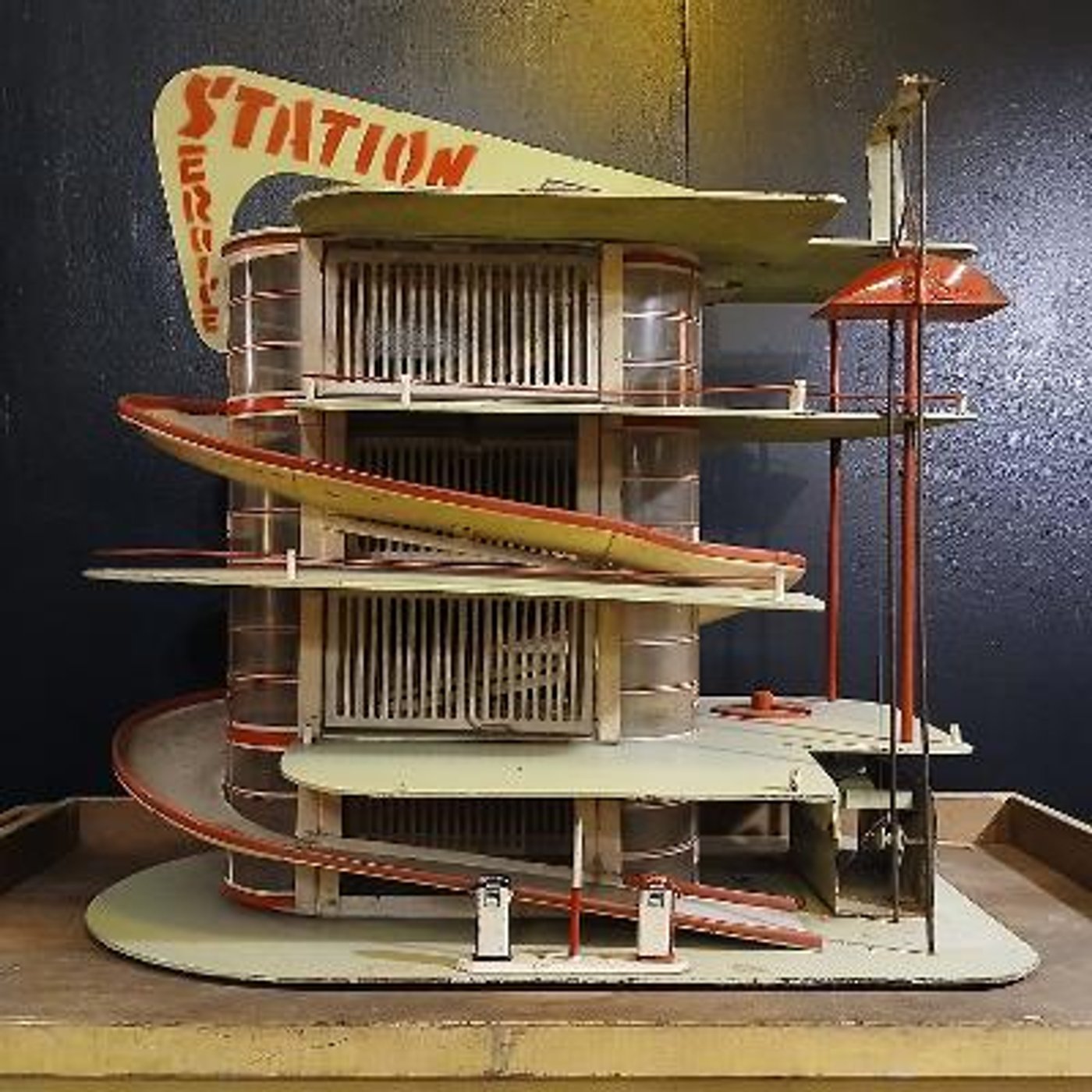 Garage jouet des années 56/60