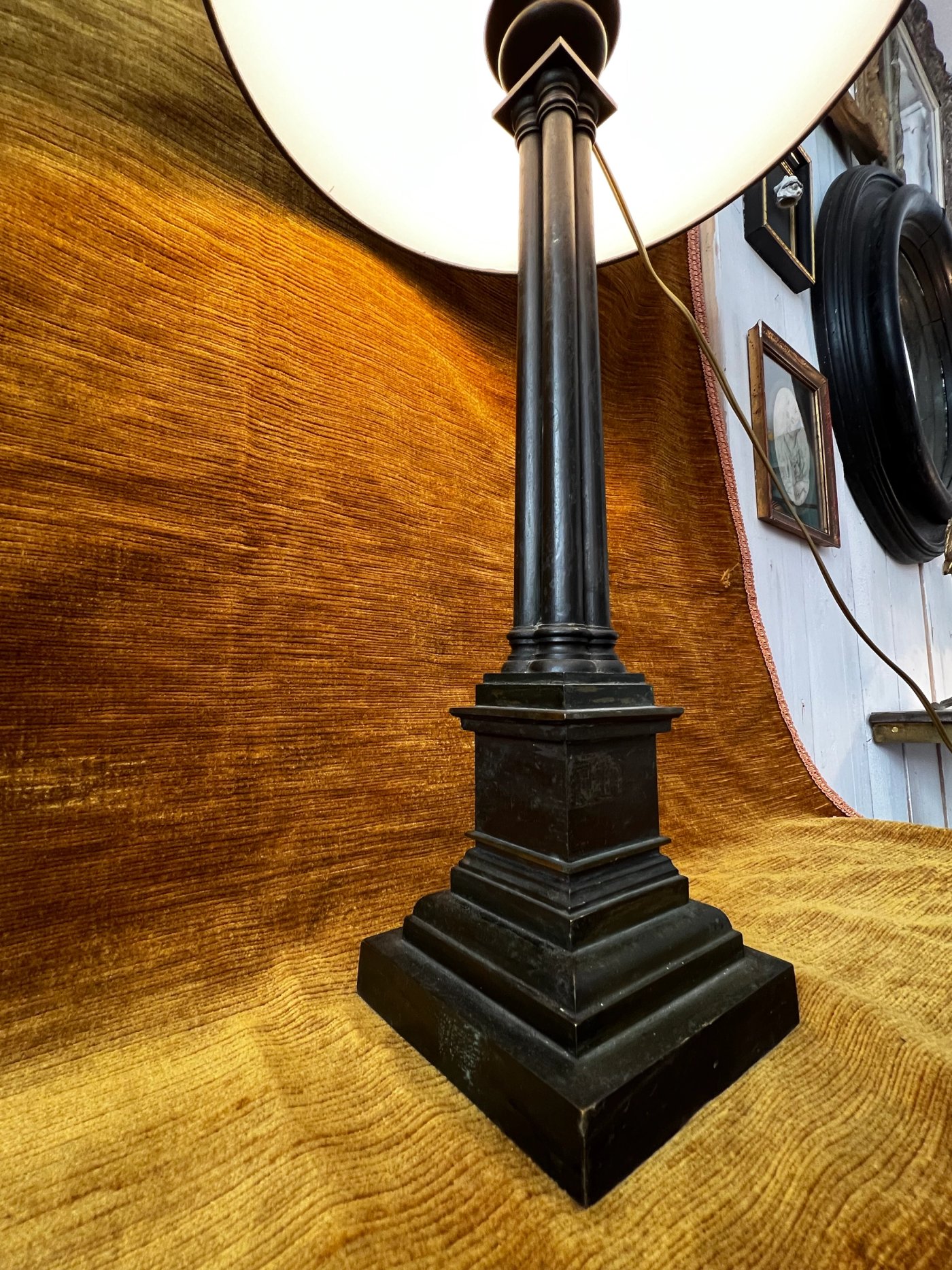 Lampe en bronze a colonnes