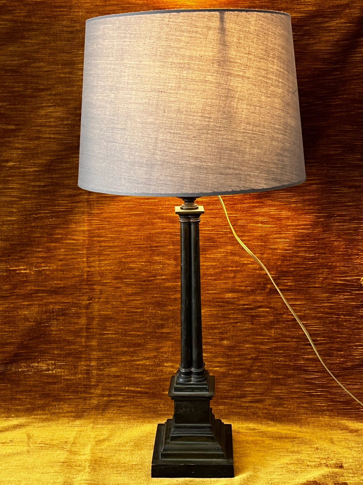 Lampe en bronze a colonnes