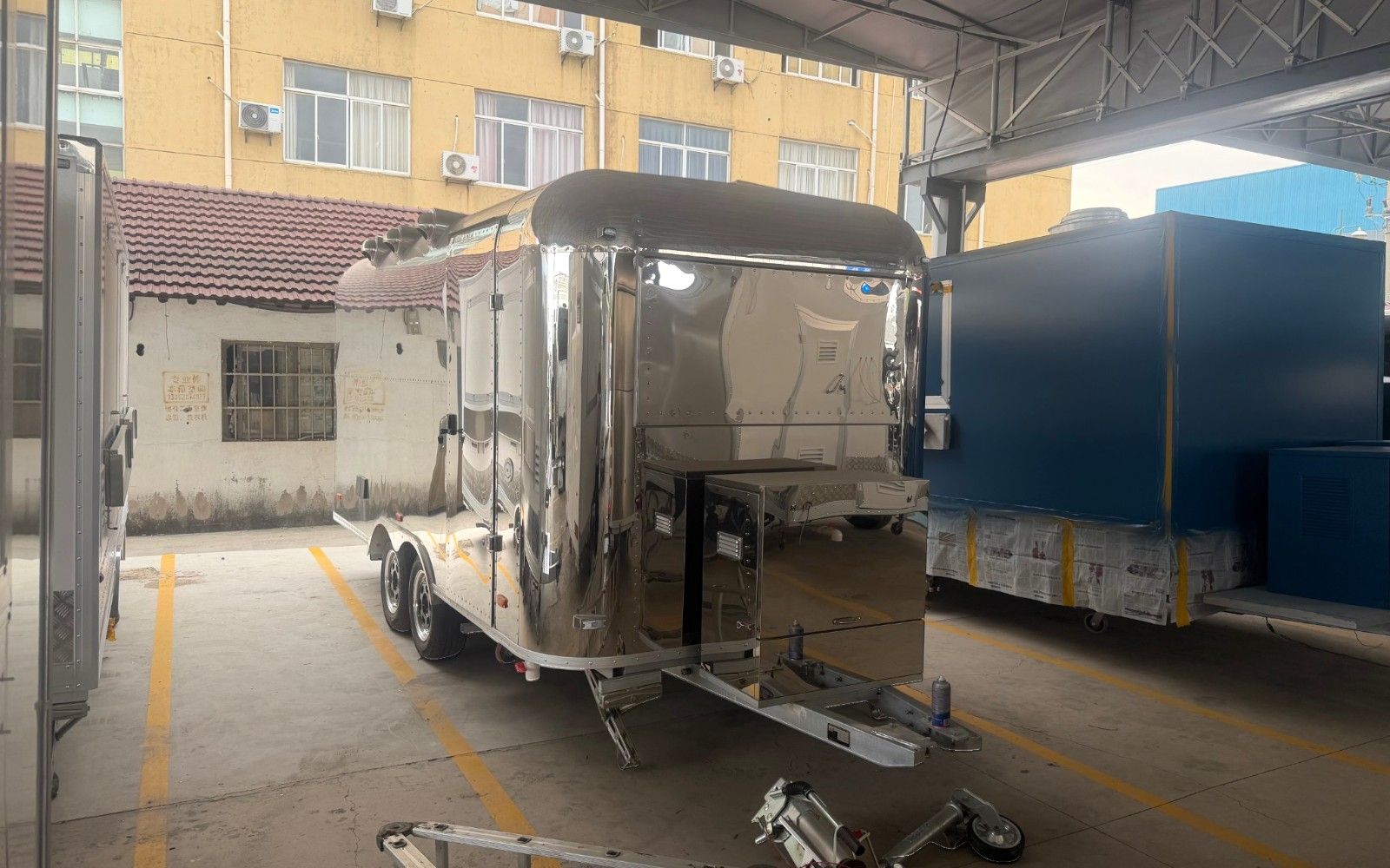 Chris Machinery food trailer stock 500S front view showing hatch hood