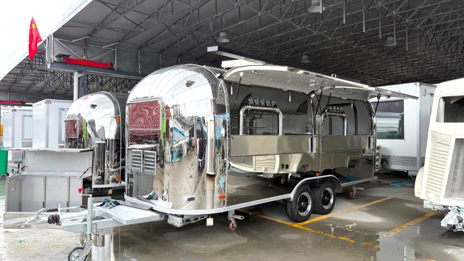 Contenedor de cerveza food trailer