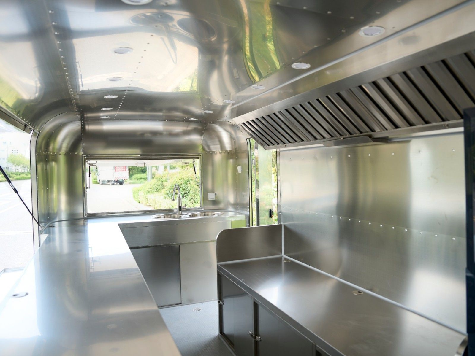 airstream系列 - 5800×2200×2100 mm Tandem Axle白底图 6