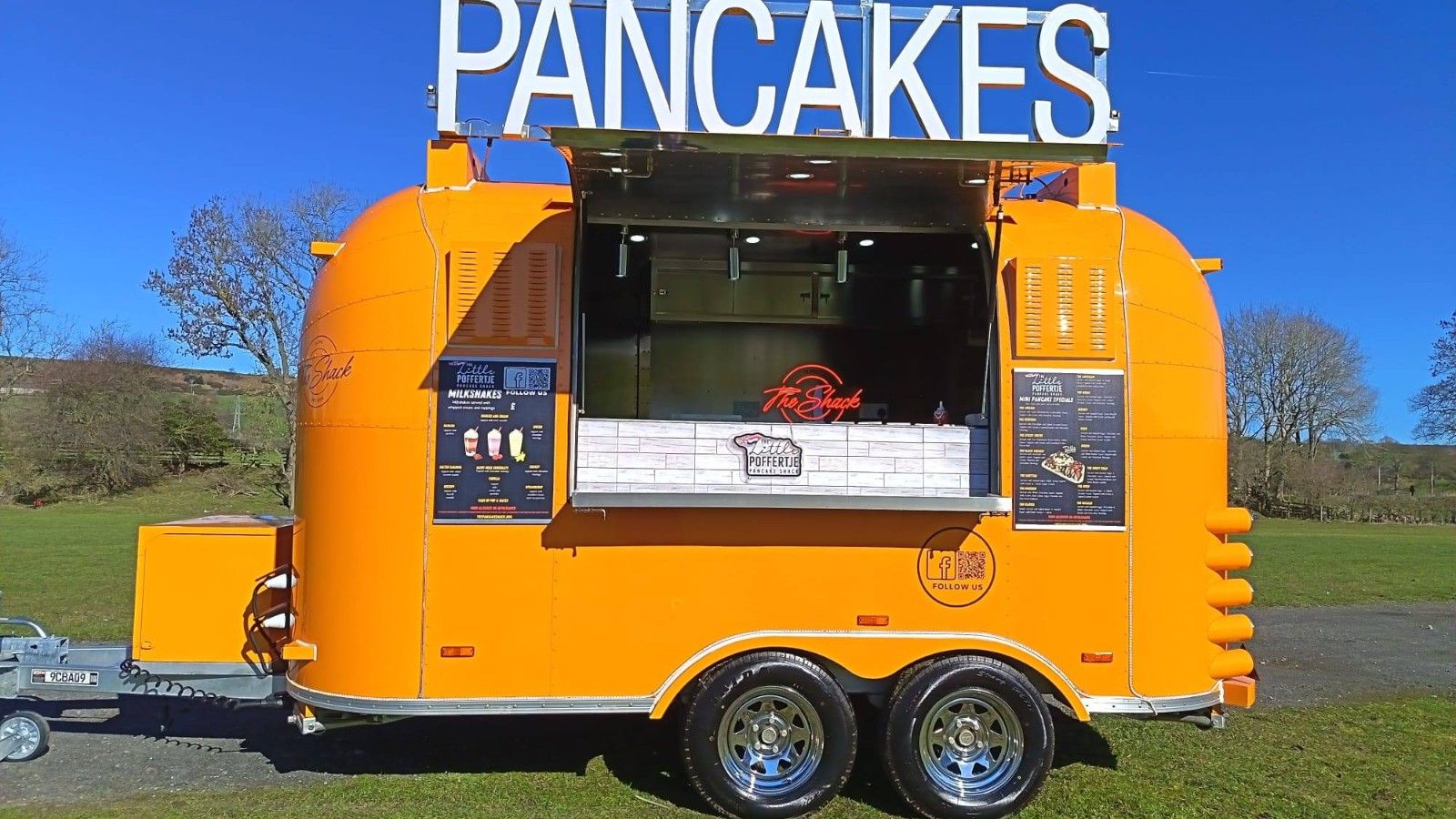 场景图 Pancakes food trailer