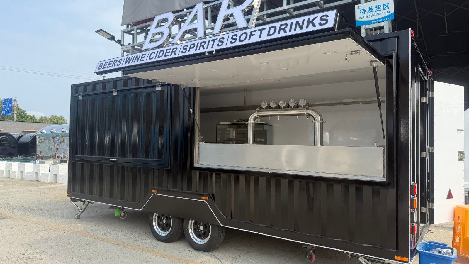 场景图 Beer Container food trailer