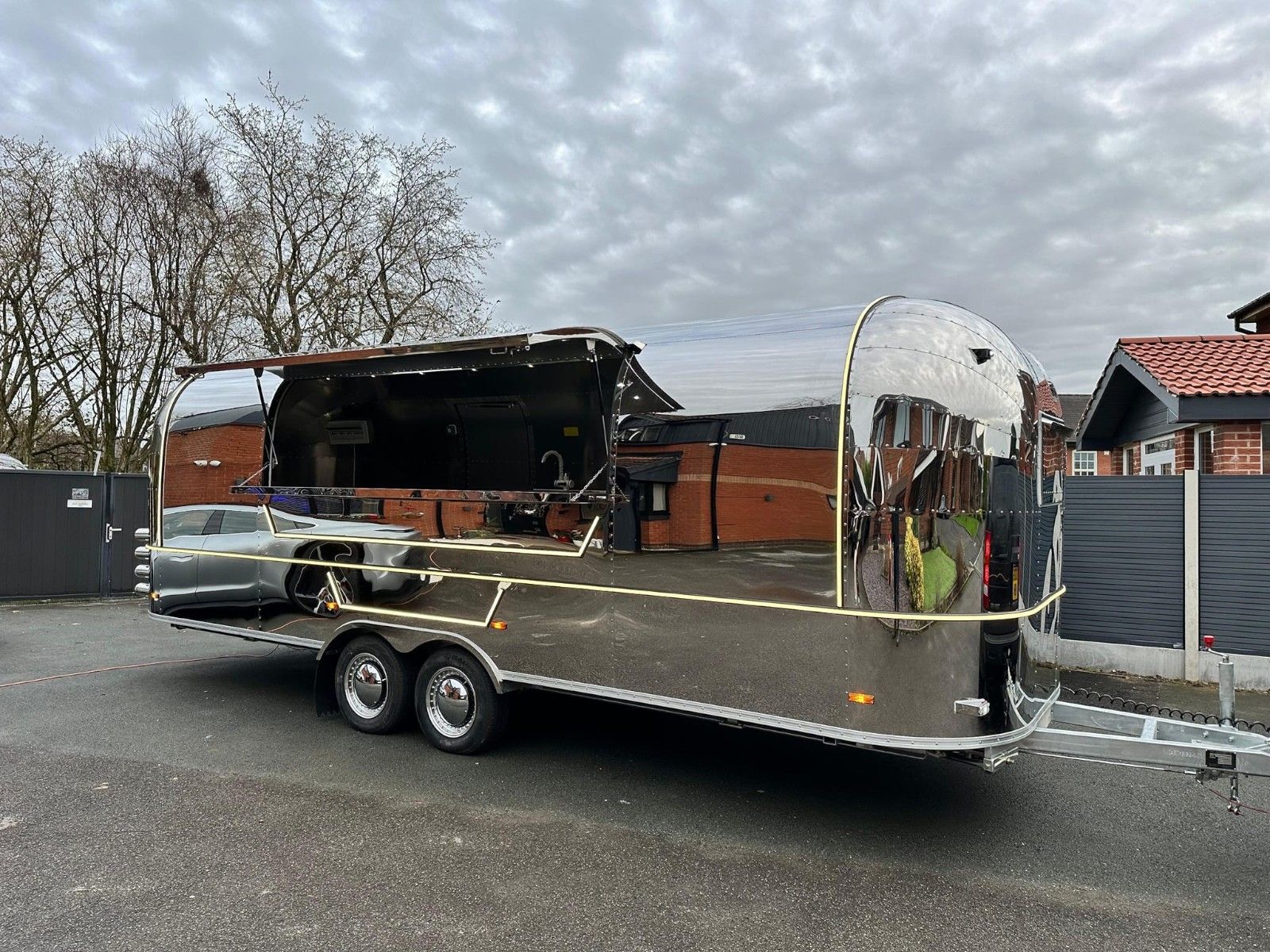 airstream系列 - 7000×2200×2100 mm Tandem Axle白底图 3