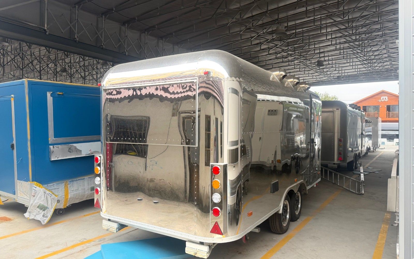 Chris Machinery food trailer stock 500S rear view showing hood