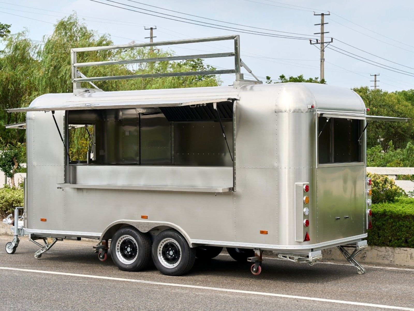 airstream系列 - 5800×2200×2100 mm Tandem Axle白底图 4