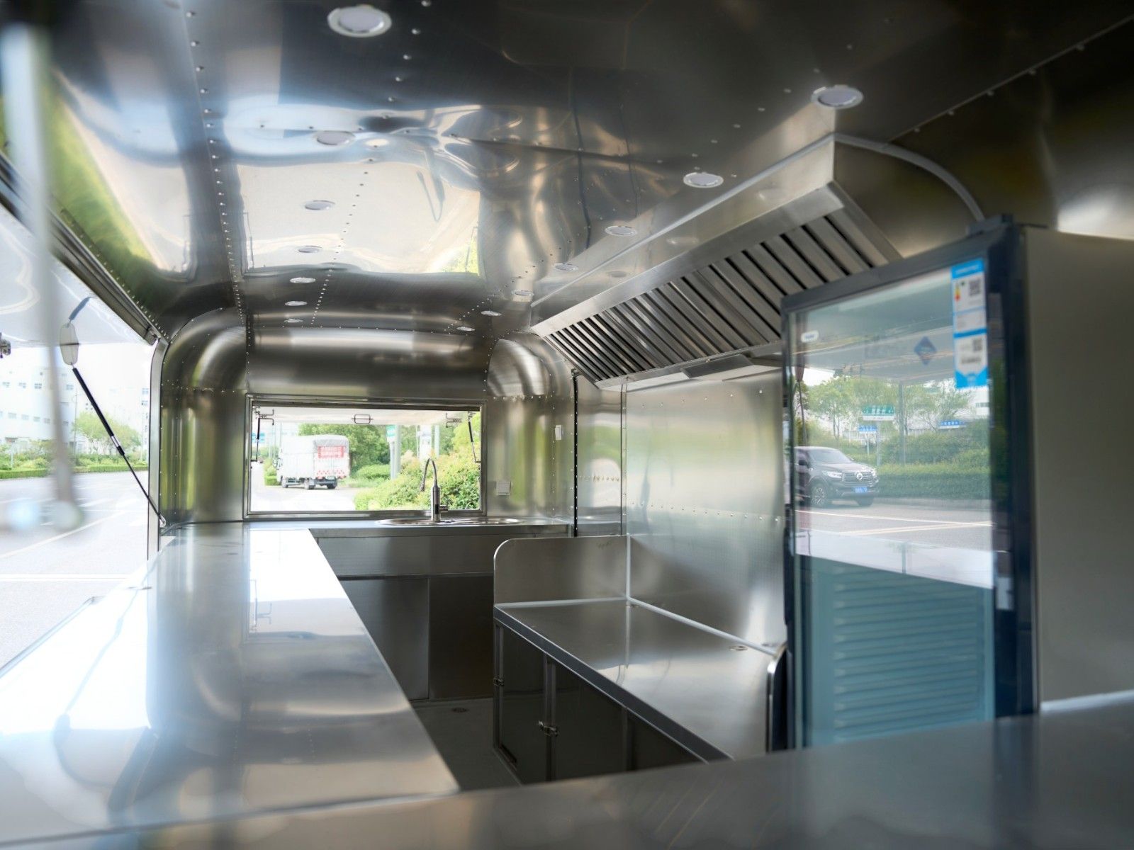 Chris Machinery 5800mm tandem axle mobile commercial kitchen with ventilation system