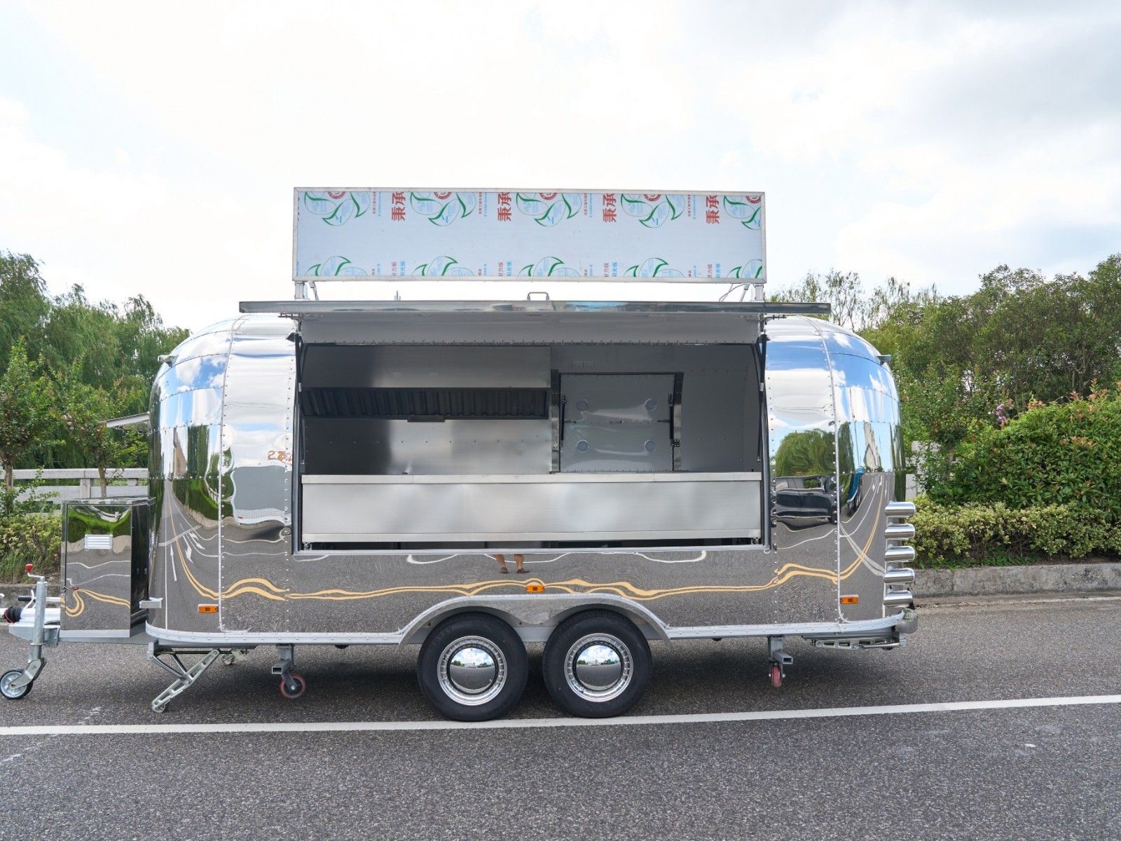 airstream系列 - 5500×2200×2100 mm Tandem Axle白底图 2