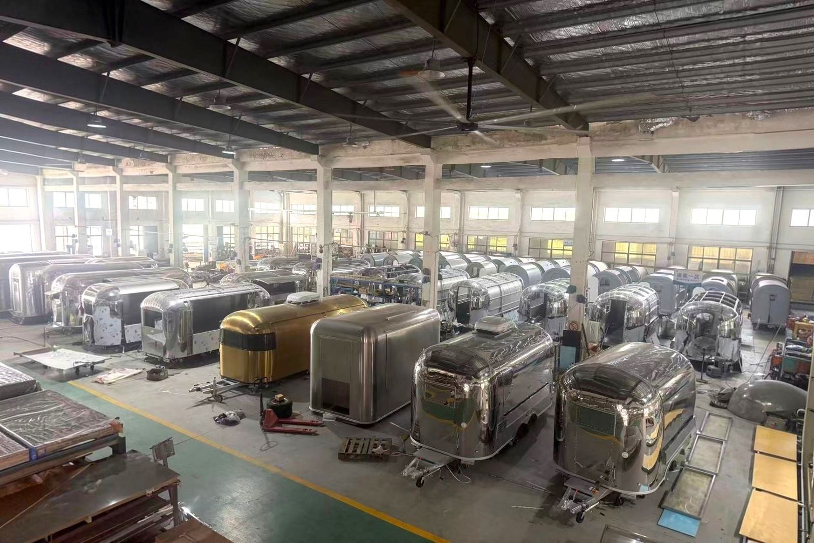 工厂车间实拍 - 焊接工位