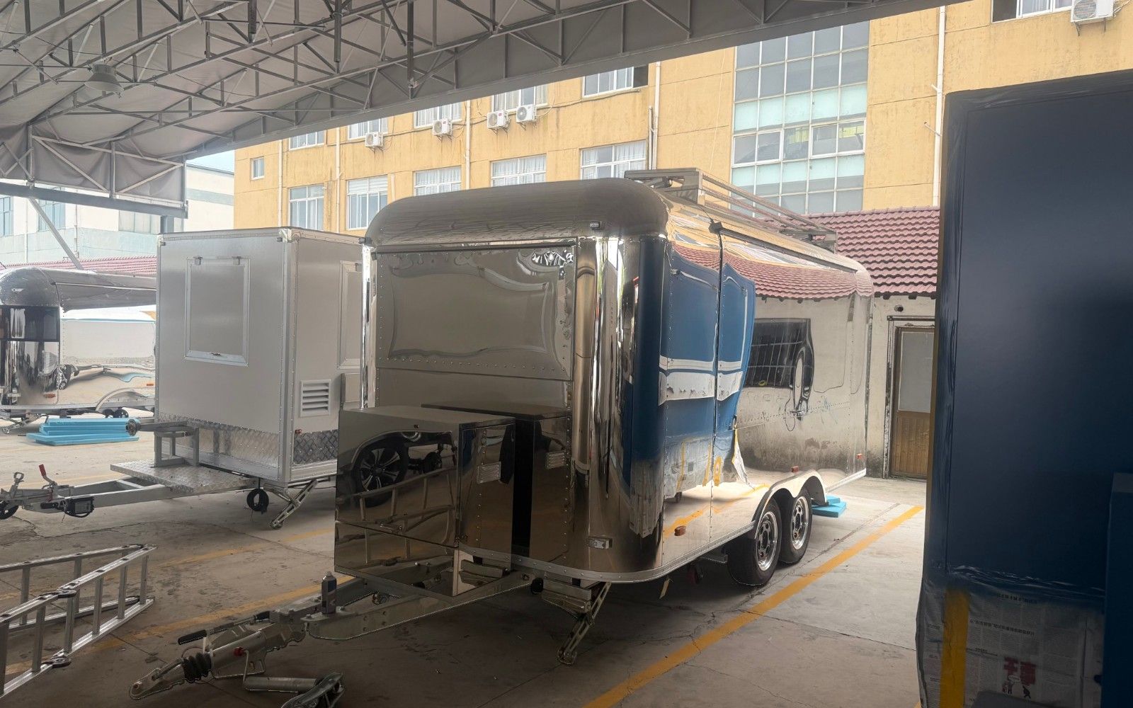 Chris Machinery food trailer stock 500S front view