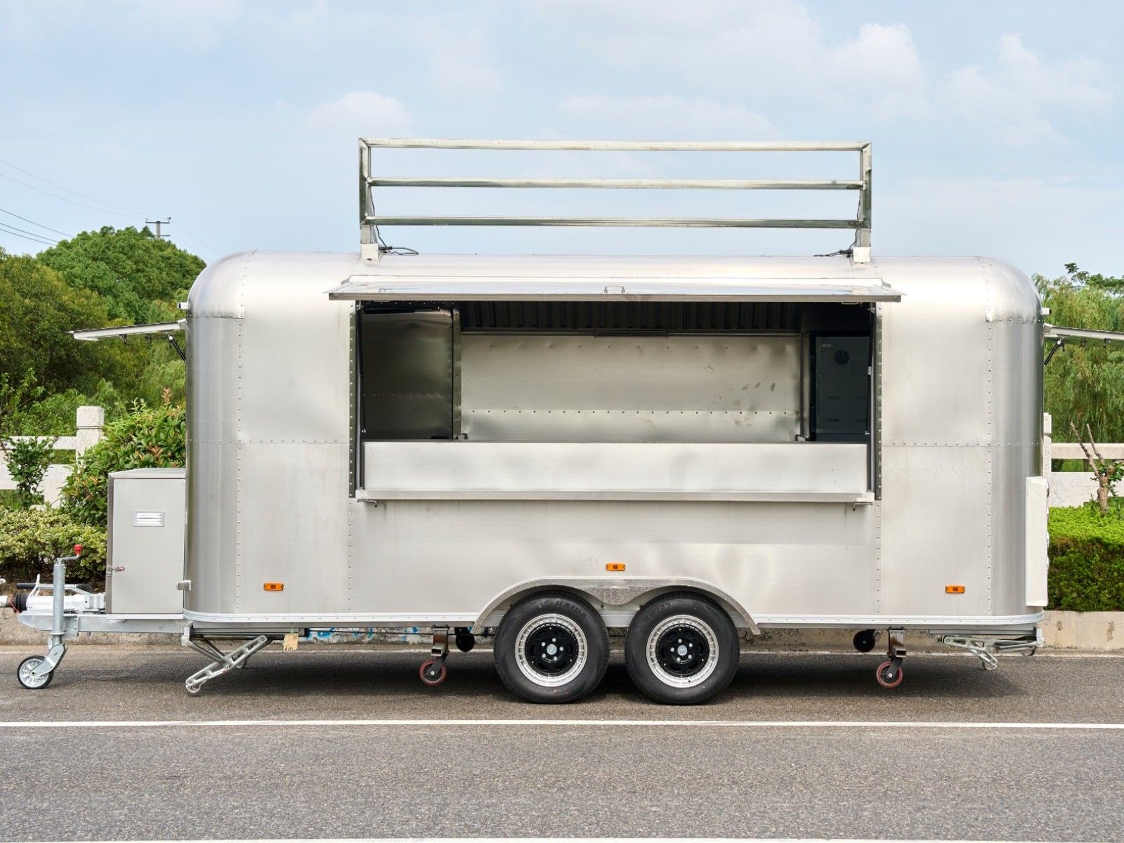 airstream系列 - 5800×2200×2100 mm Tandem Axle白底图 3