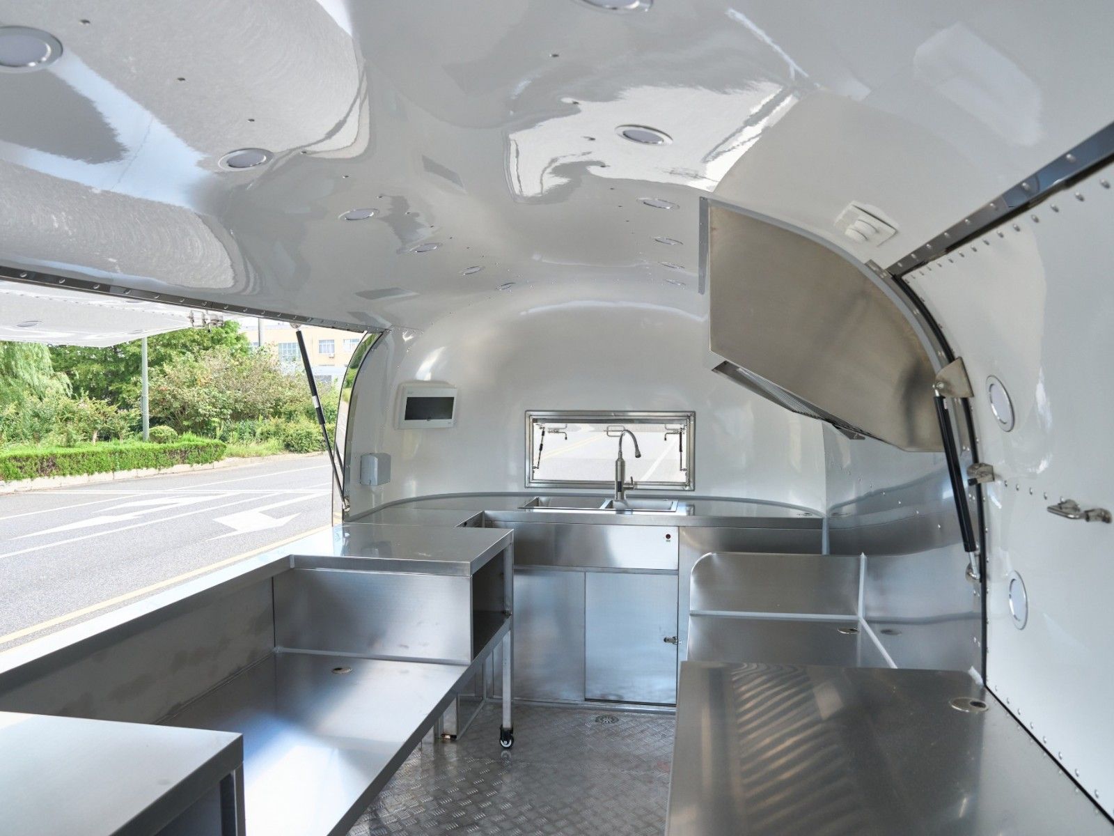 airstream系列 - 5500×2200×2100 mm Tandem Axle白底图 5
